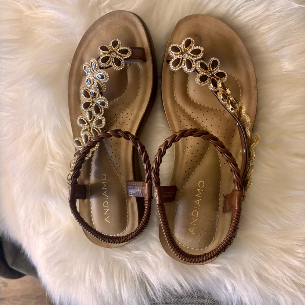 2 pair Women's Sandals barely worn size 6